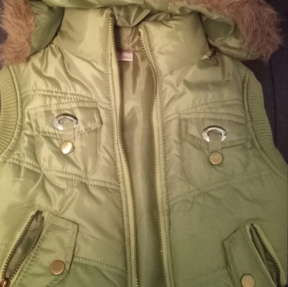 New Pea Green Puffer Vest w/Hood